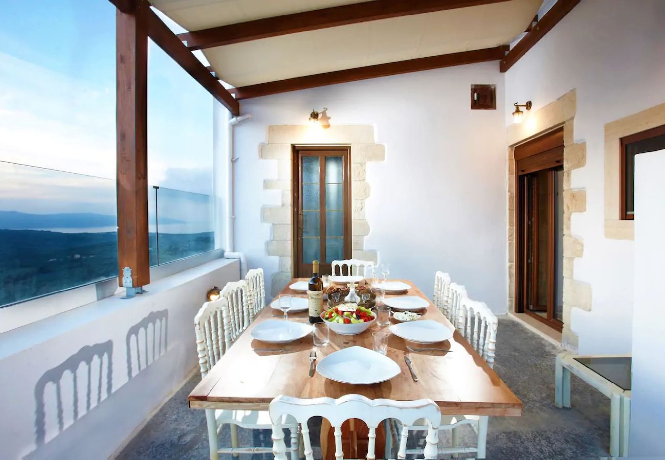 Villa in Episkopi - Traditional 4bd villa with view,rooftop pool,BBQ! 