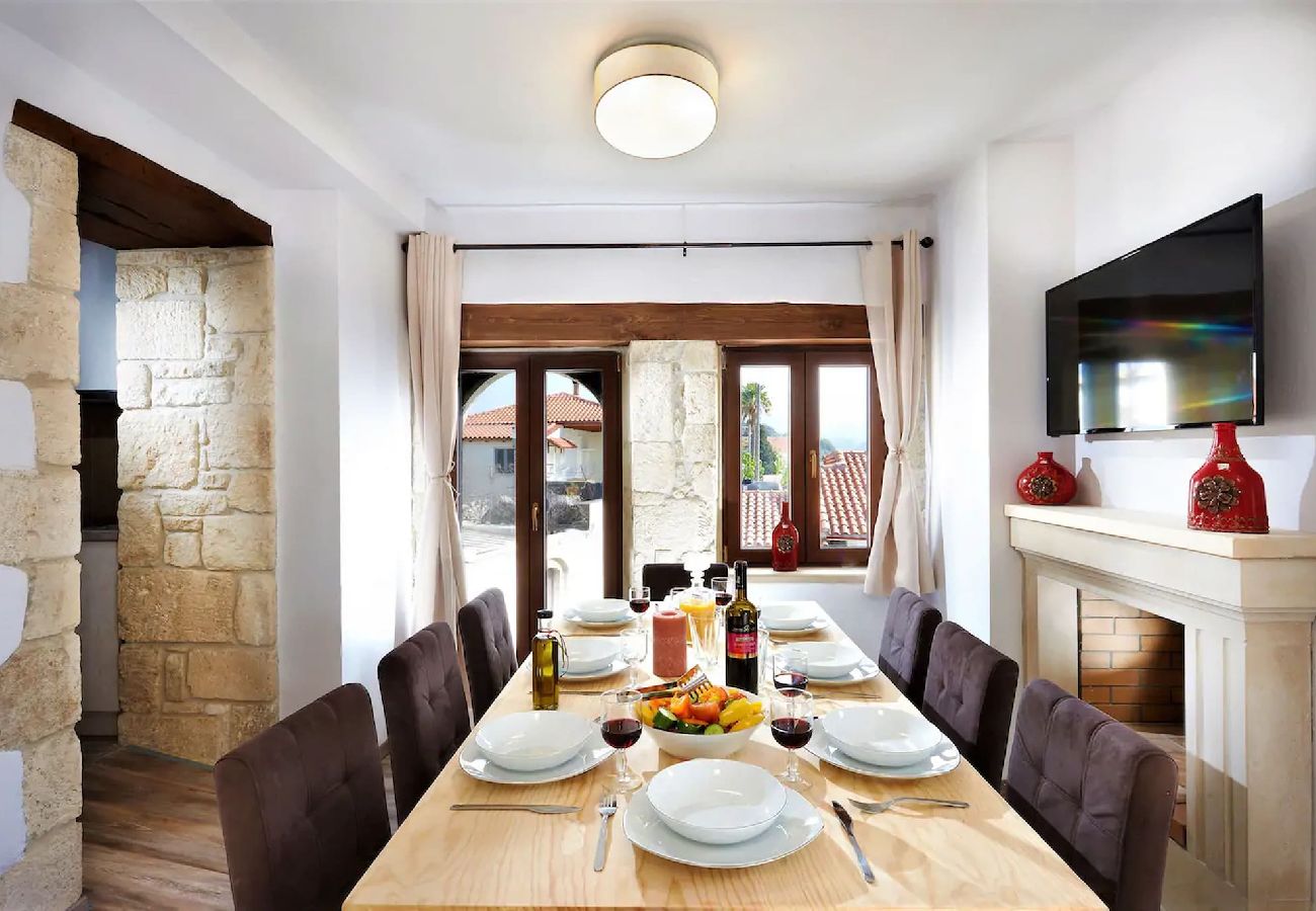 Villa in Episkopi - Traditional 4bd villa with view,rooftop pool,BBQ! 