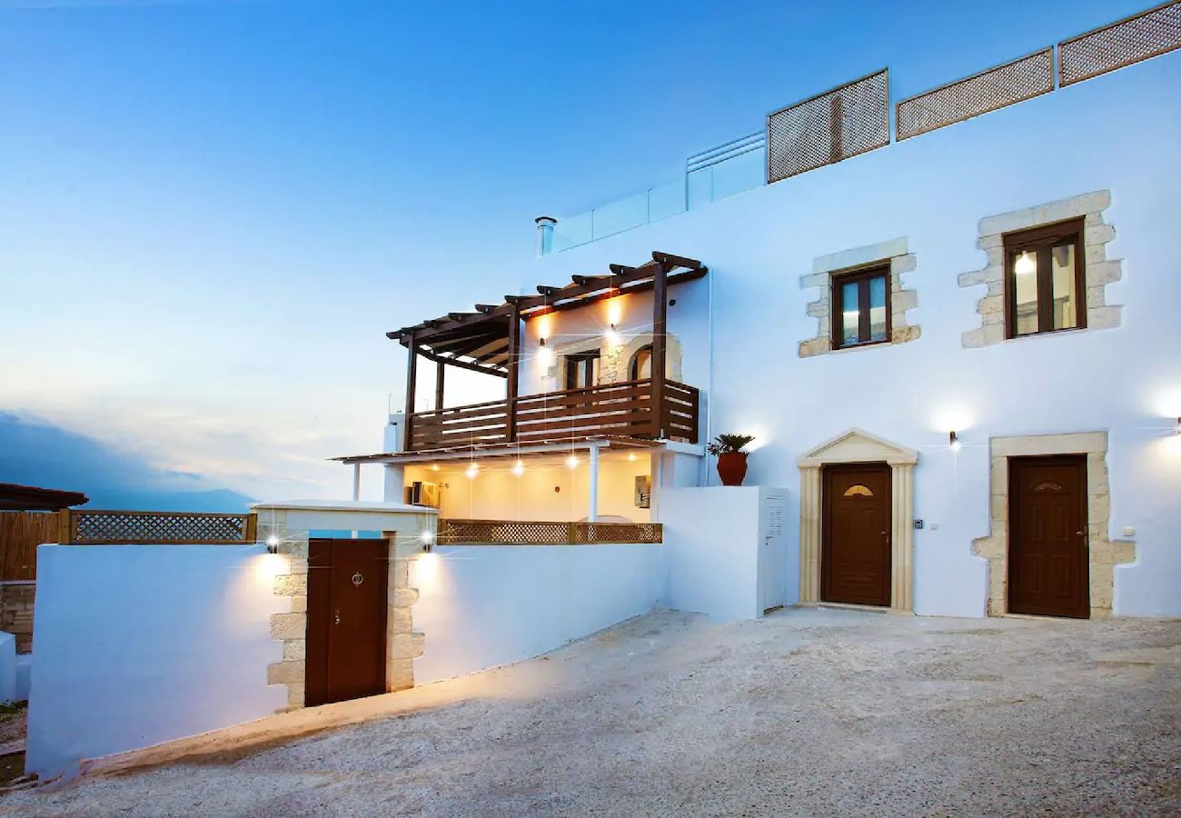 Villa in Episkopi - Traditional 4bd villa with view,rooftop pool,BBQ! 