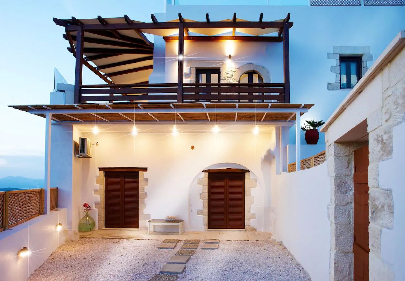 Villa in Episkopi - Traditional 4bd villa with view,rooftop pool,BBQ! 