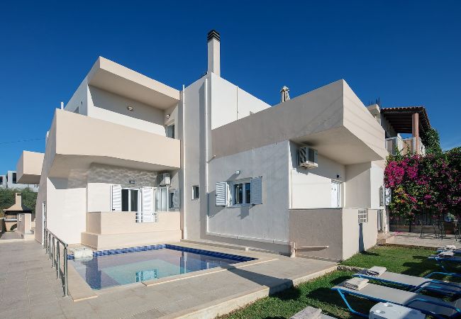 House in Skaleta - Walking distance to the beach,3bdr villa with pool