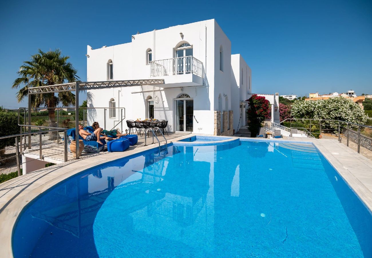 Villa in Kournas - Santo Villa, a riveting group sanctuary!