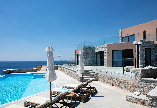 Villa in Rethymno - Seafront luxury villa,infinity pool & devine views