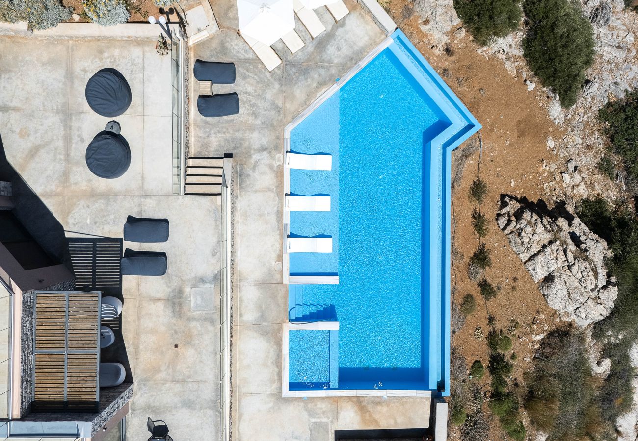 Villa in Rethymno - Seafront luxury villa,infinity pool & devine views