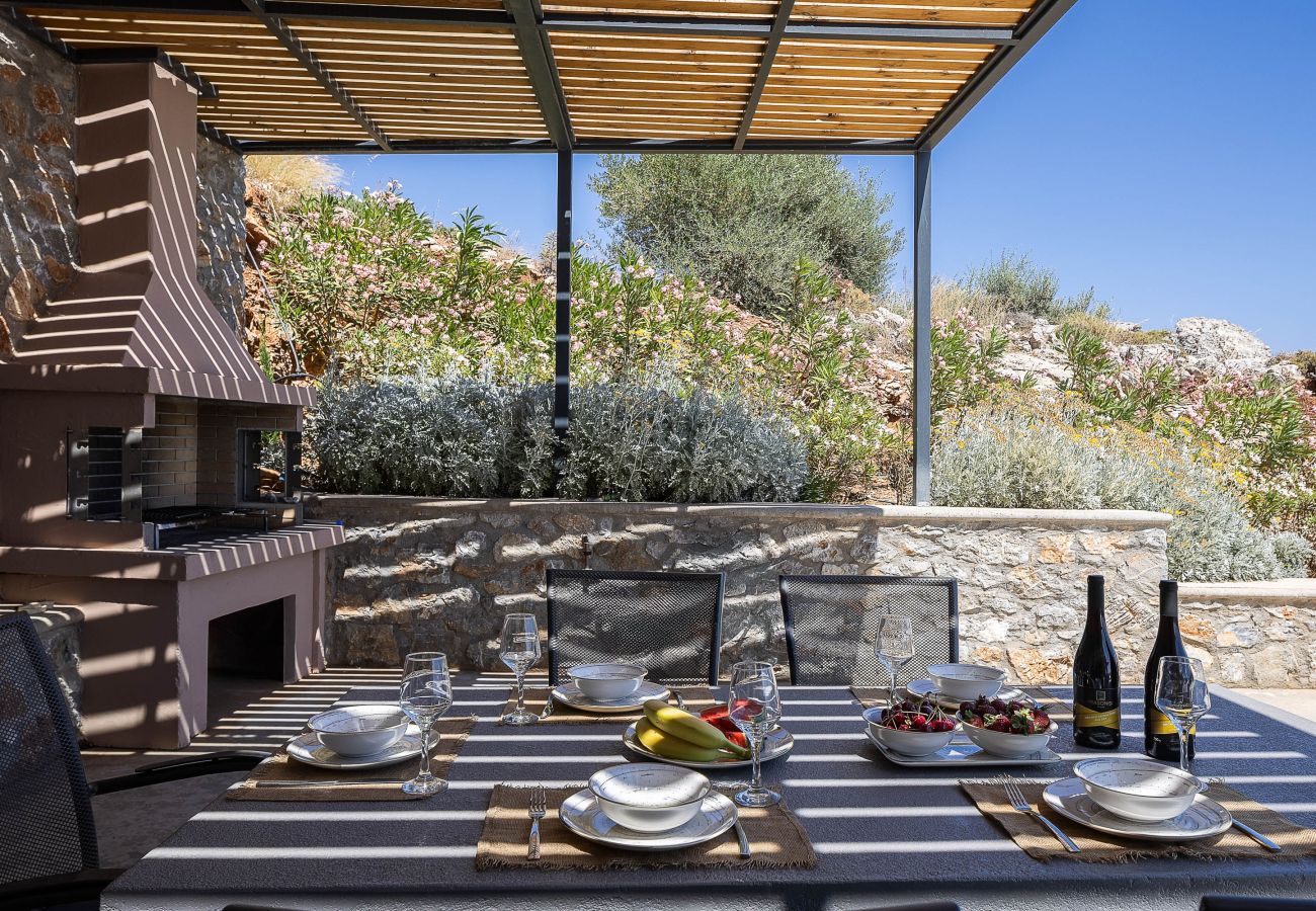 Villa in Rethymno - Seafront luxury villa,infinity pool & devine views
