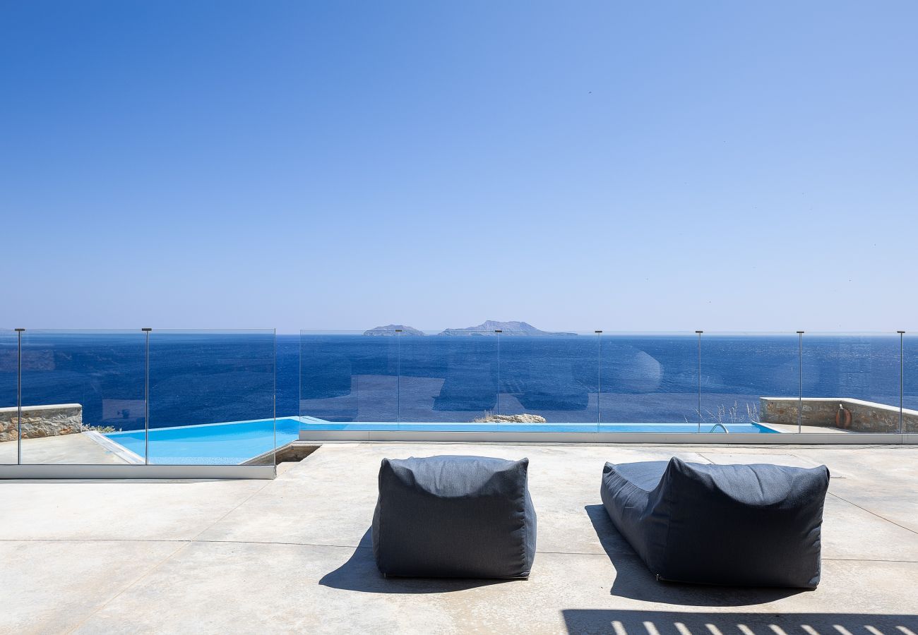 Villa in Rethymno - Seafront luxury villa,infinity pool & devine views