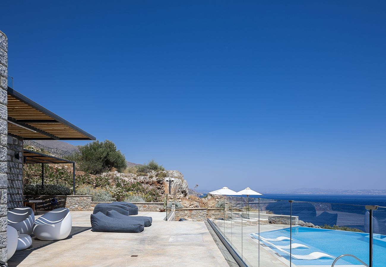 Villa in Rethymno - Seafront luxury villa,infinity pool & devine views