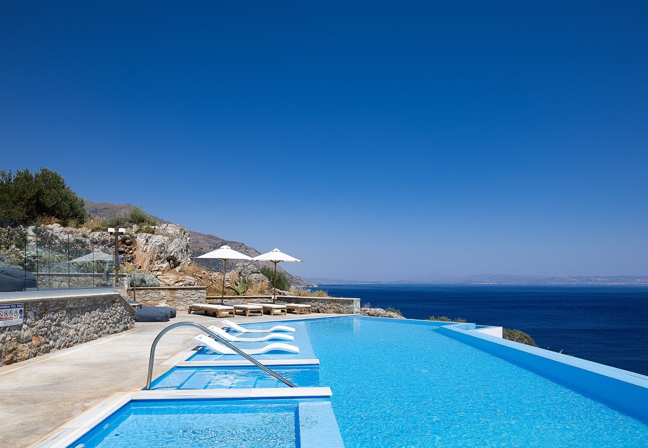 Villa in Rethymno - Seafront luxury villa,infinity pool & devine views