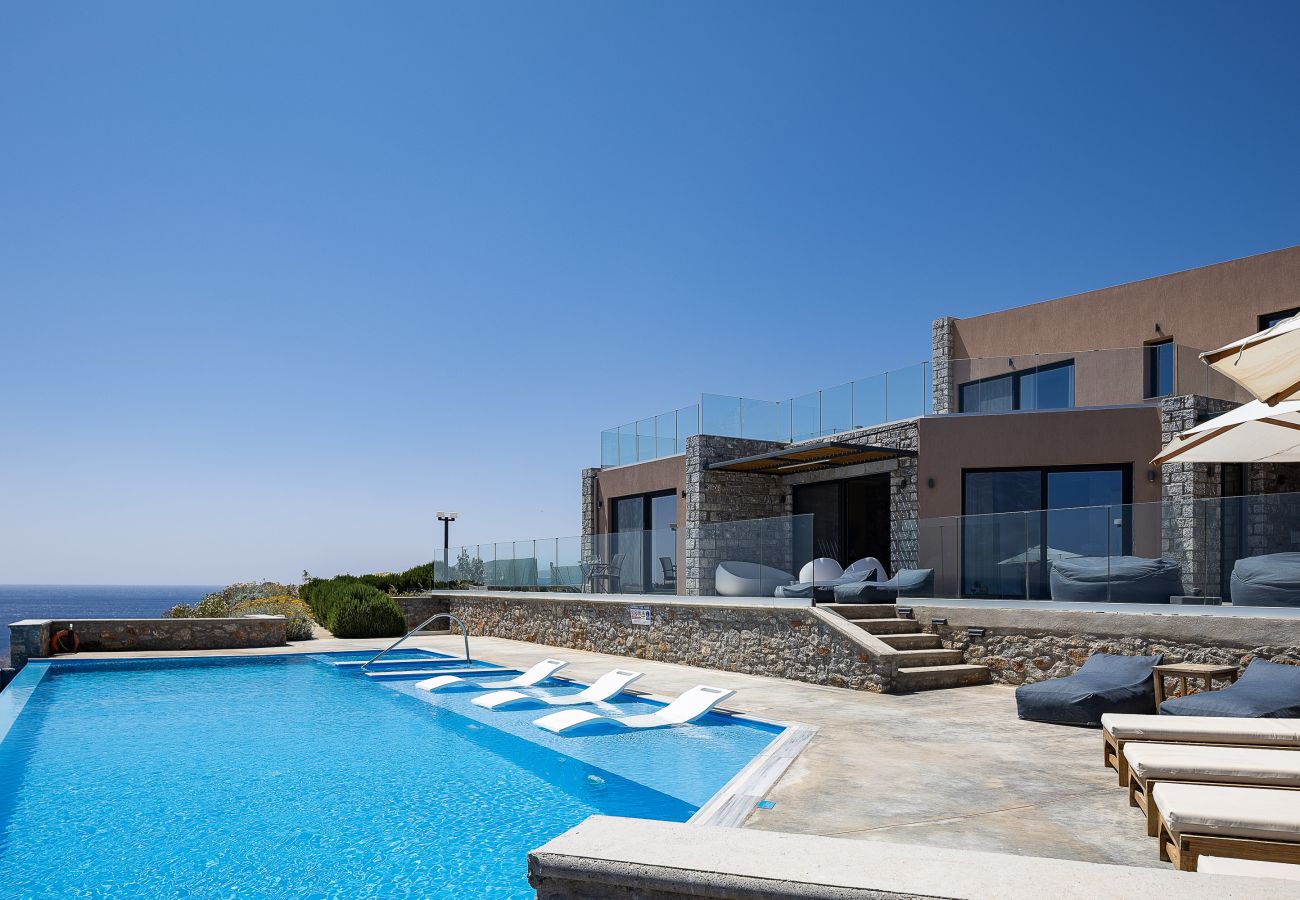 Villa in Rethymno - Seafront luxury villa,infinity pool & devine views