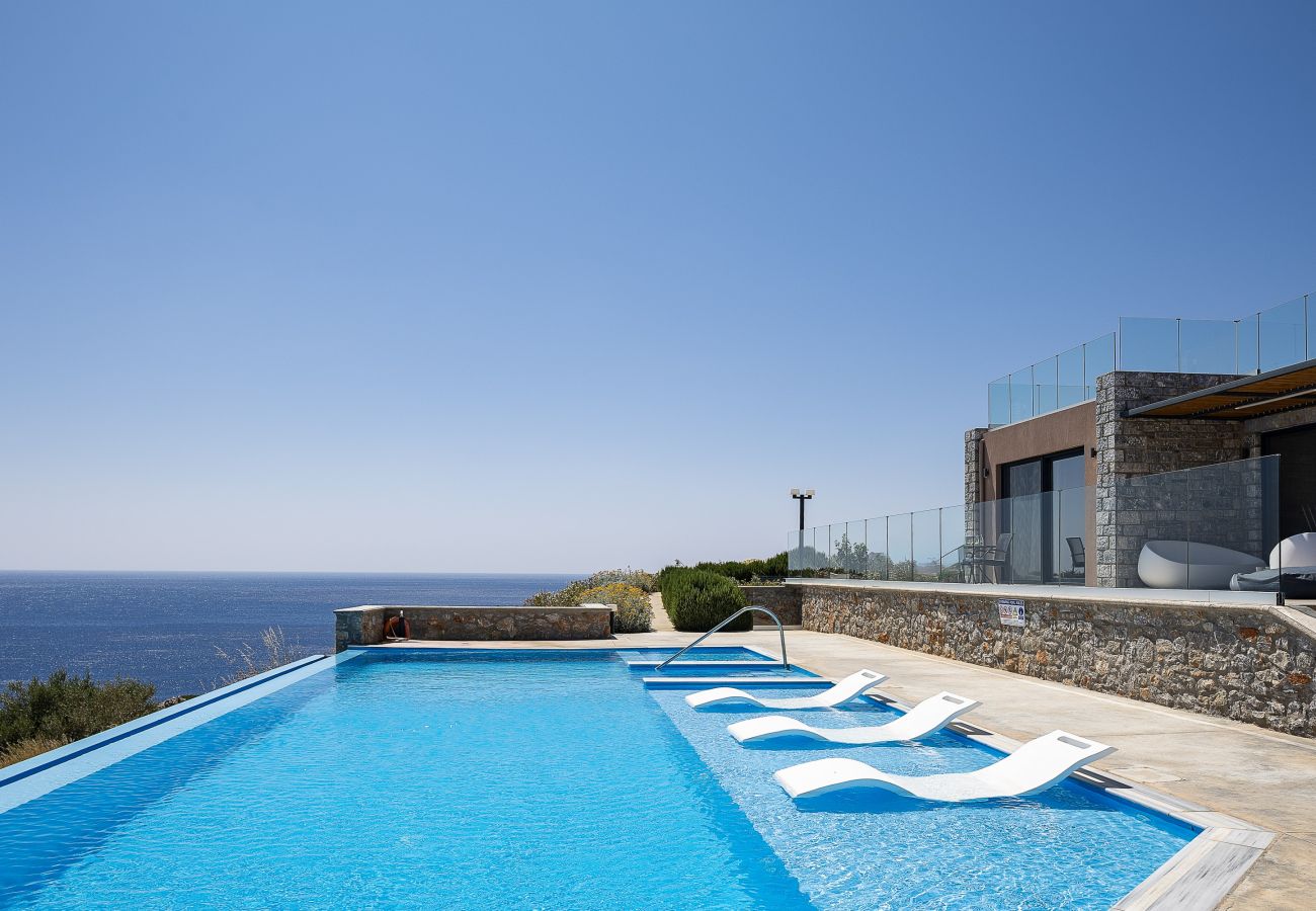 Villa in Rethymno - Seafront luxury villa,infinity pool & devine views