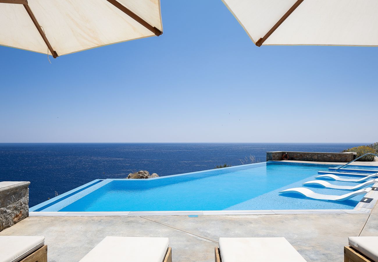 Villa in Rethymno - Seafront luxury villa,infinity pool & devine views