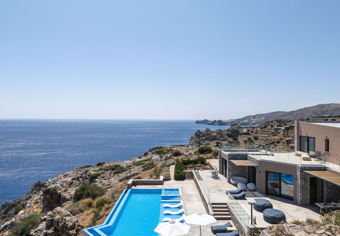 Villa in Rethymno - Seafront luxury villa,infinity pool & devine views