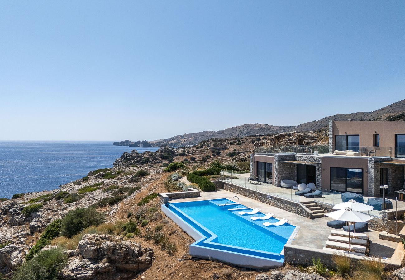 Villa in Rethymno - Seafront luxury villa,infinity pool & devine views
