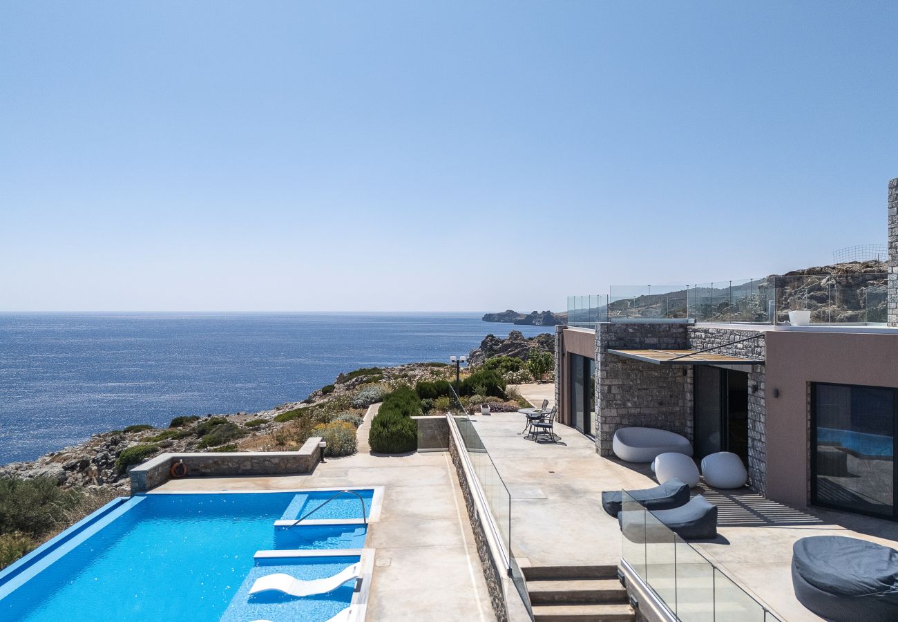 Villa in Rethymno - Seafront luxury villa,infinity pool & devine views
