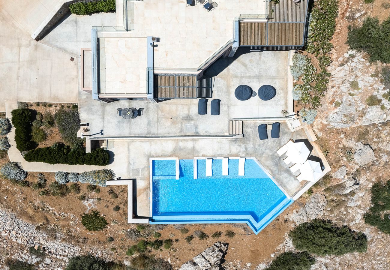 Villa in Rethymno - Seafront luxury villa,infinity pool & devine views