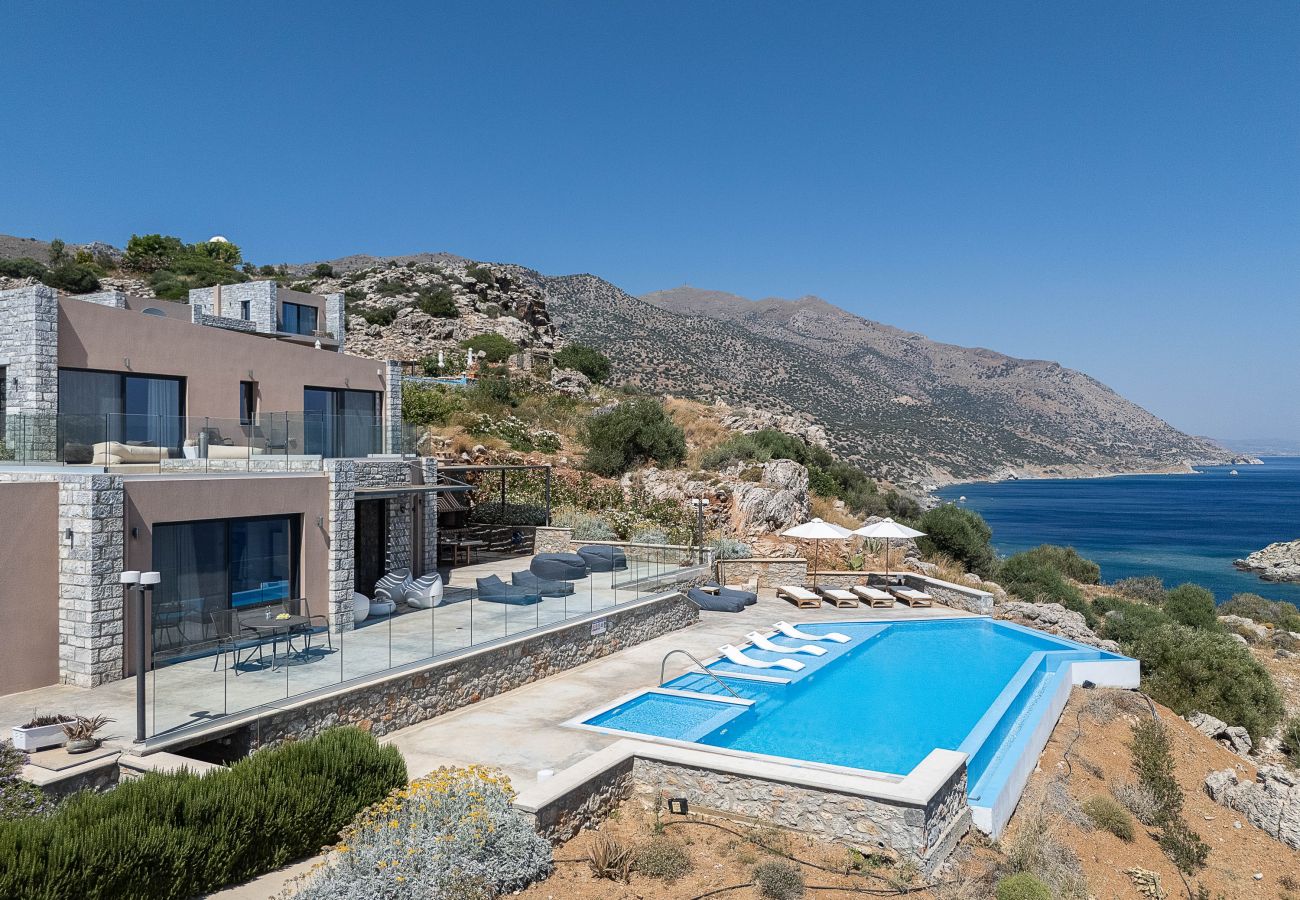 Villa in Rethymno - Seafront luxury villa,infinity pool & devine views