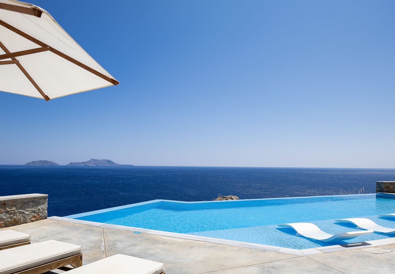 Villa in Rethymno - Seafront luxury villa,infinity pool & devine views