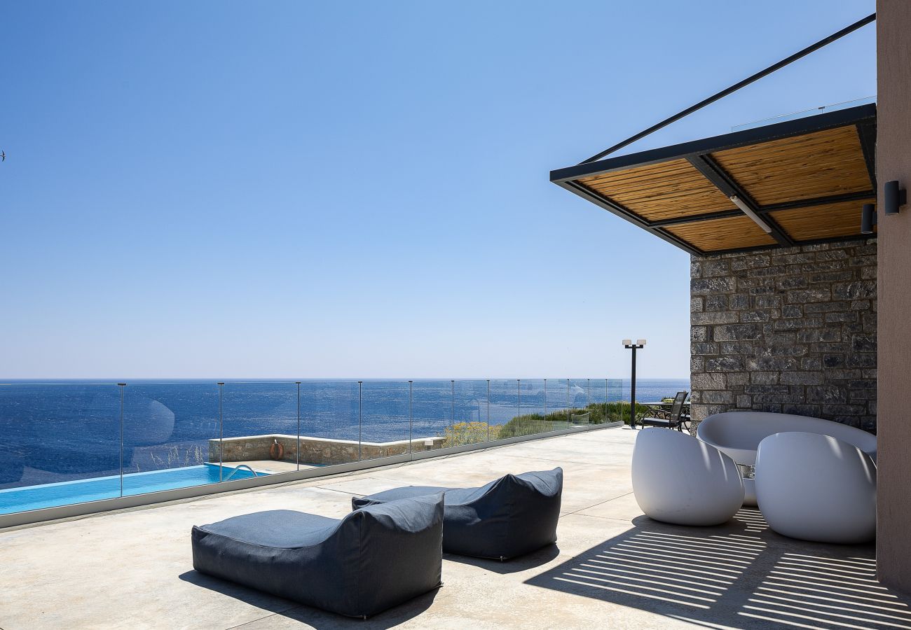 Villa in Rethymno - Seafront luxury villa,infinity pool & devine views
