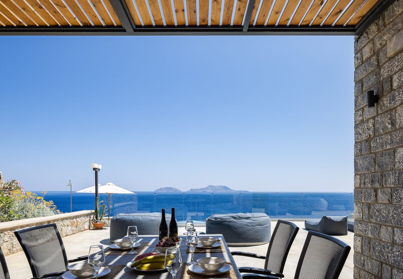 Villa in Rethymno - Seafront luxury villa,infinity pool & devine views