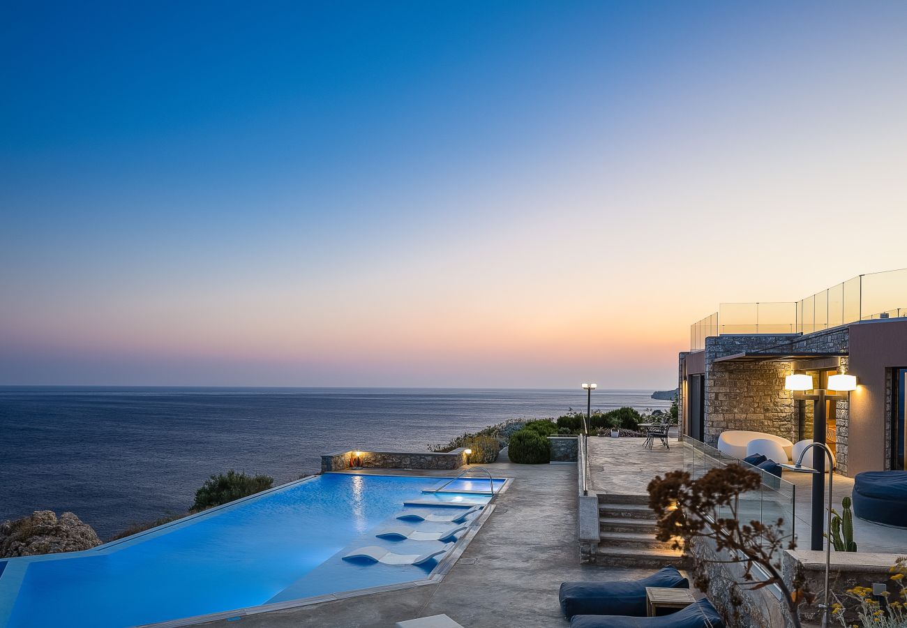 Villa in Rethymno - Seafront luxury villa,infinity pool & devine views