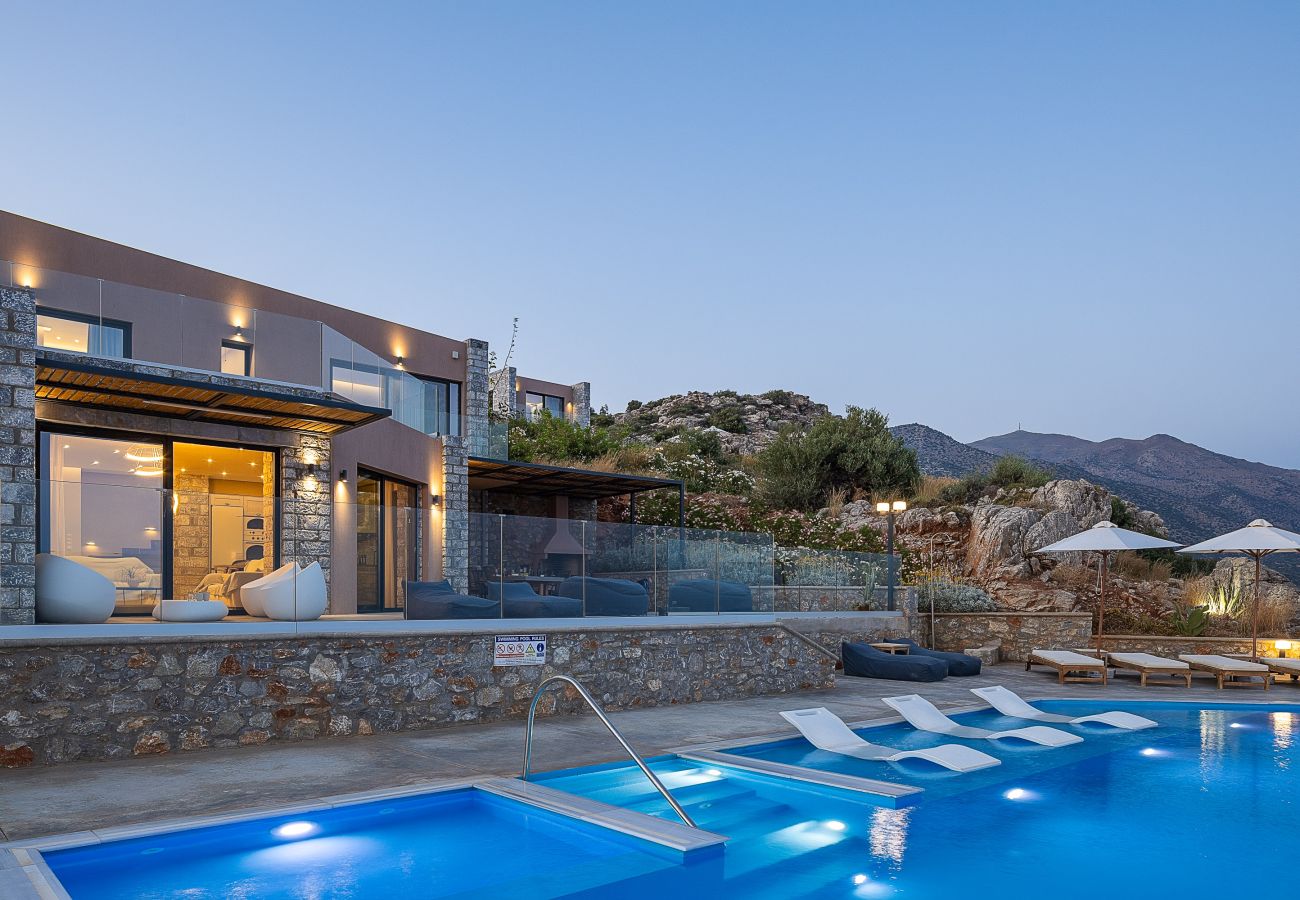 Villa in Rethymno - Seafront luxury villa,infinity pool & devine views