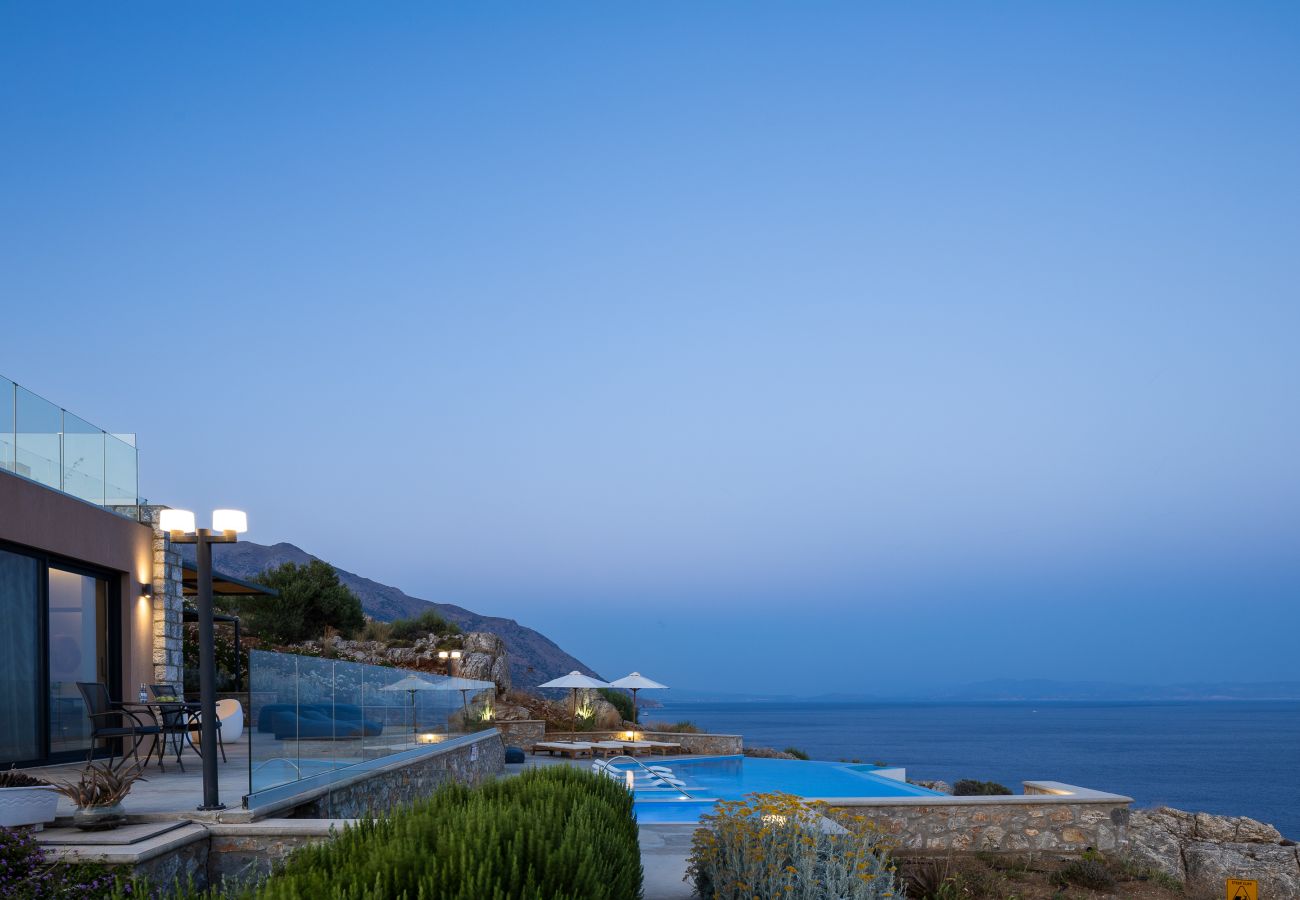 Villa in Rethymno - Seafront luxury villa,infinity pool & devine views