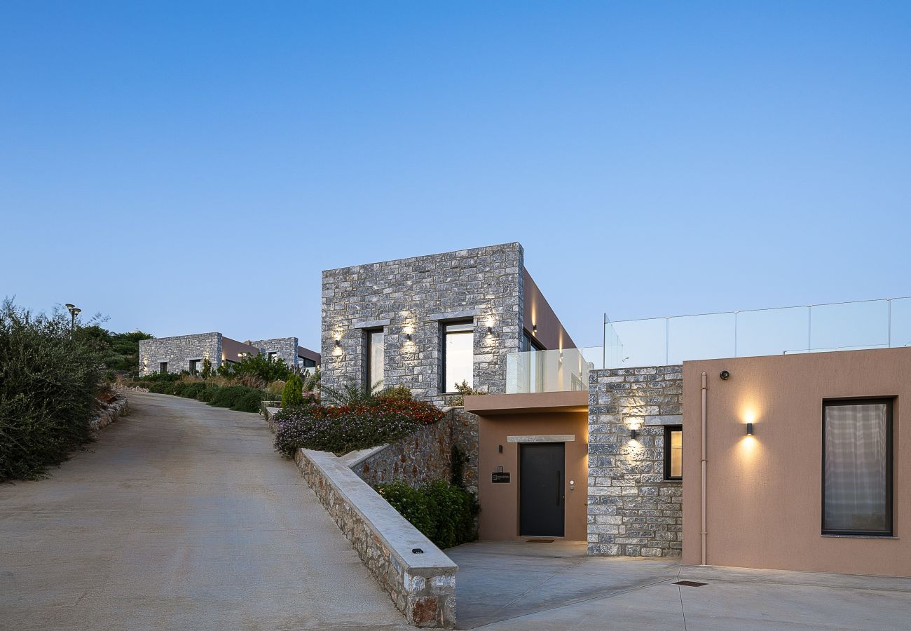 Villa in Rethymno - Seafront luxury villa,infinity pool & devine views