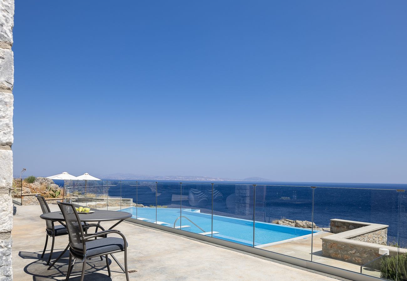 Villa in Rethymno - Seafront luxury villa,infinity pool & devine views