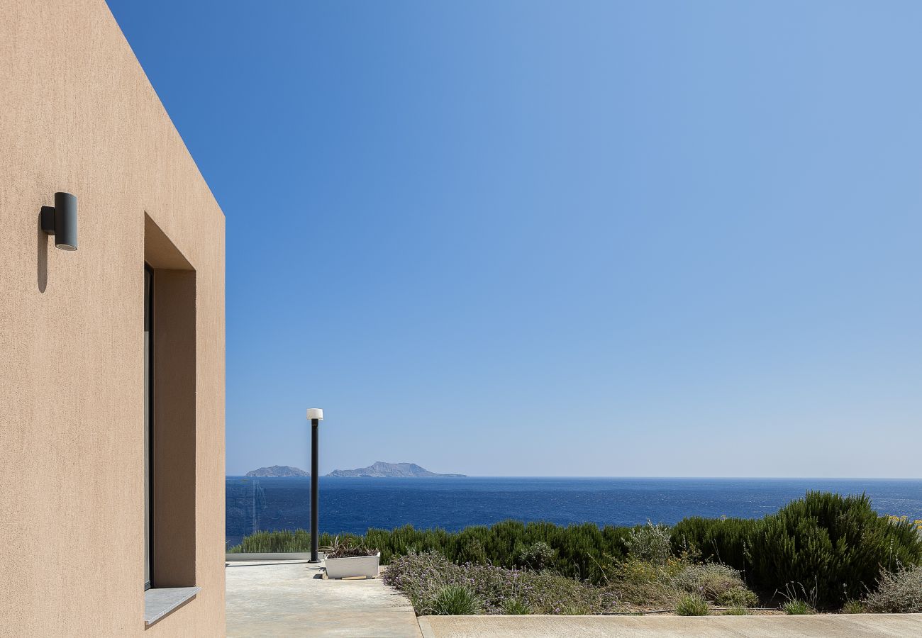 Villa in Rethymno - Seafront luxury villa,infinity pool & devine views