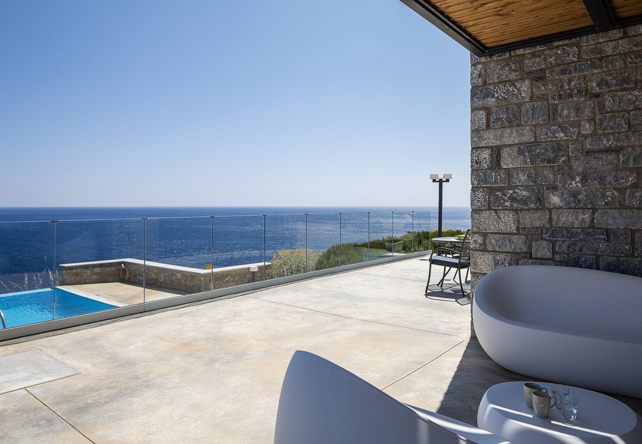 Villa in Rethymno - Seafront luxury villa,infinity pool & devine views