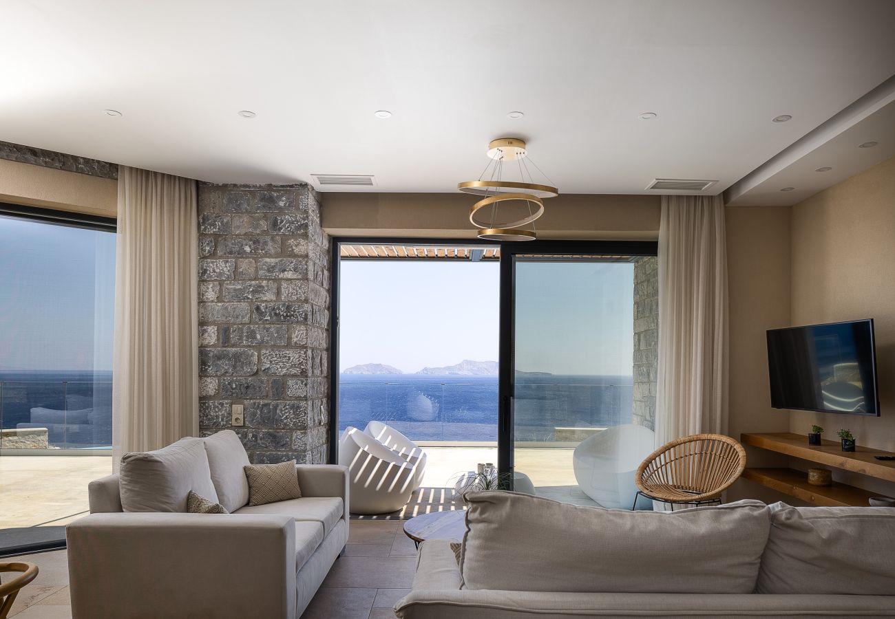 Villa in Rethymno - Seafront luxury villa,infinity pool & devine views