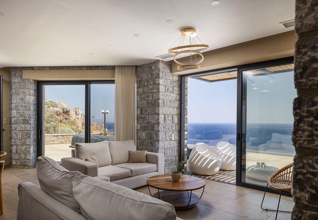 Villa in Rethymno - Seafront luxury villa,infinity pool & devine views