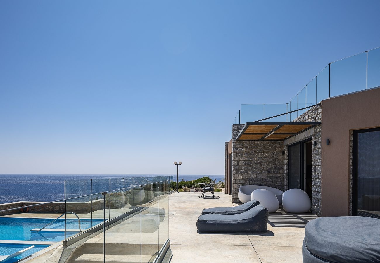 Villa in Rethymno - Seafront luxury villa,infinity pool & devine views