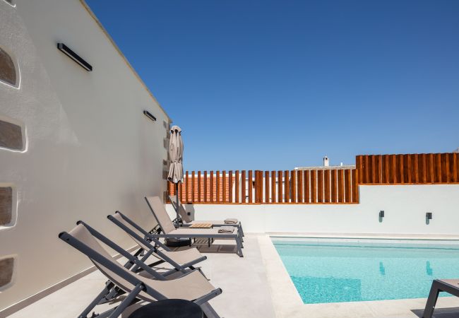 Villa in Hamalevri - Marvelous new luxury villa with heated pool!