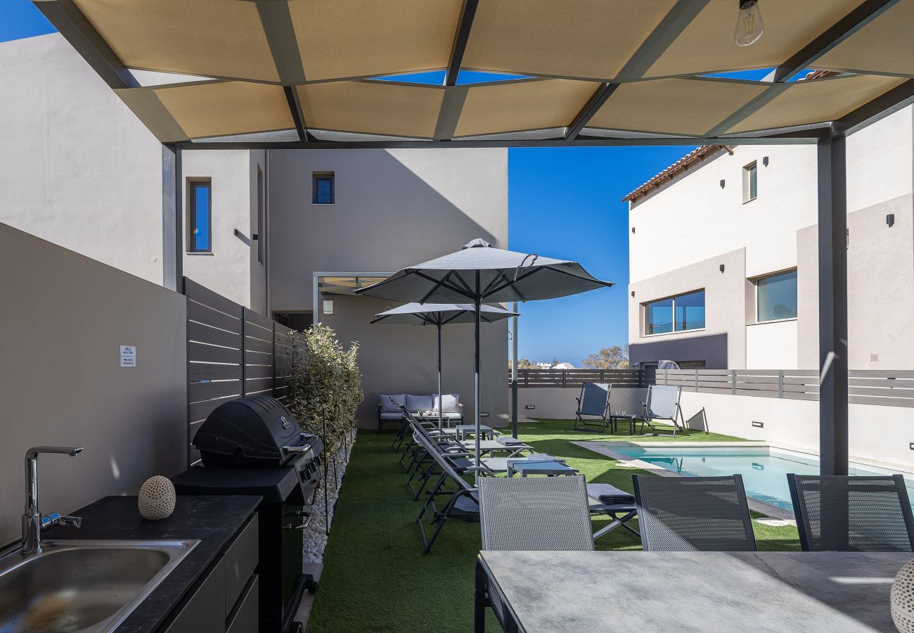 Villa in Panormo - Brand new modern villa, no car needed!