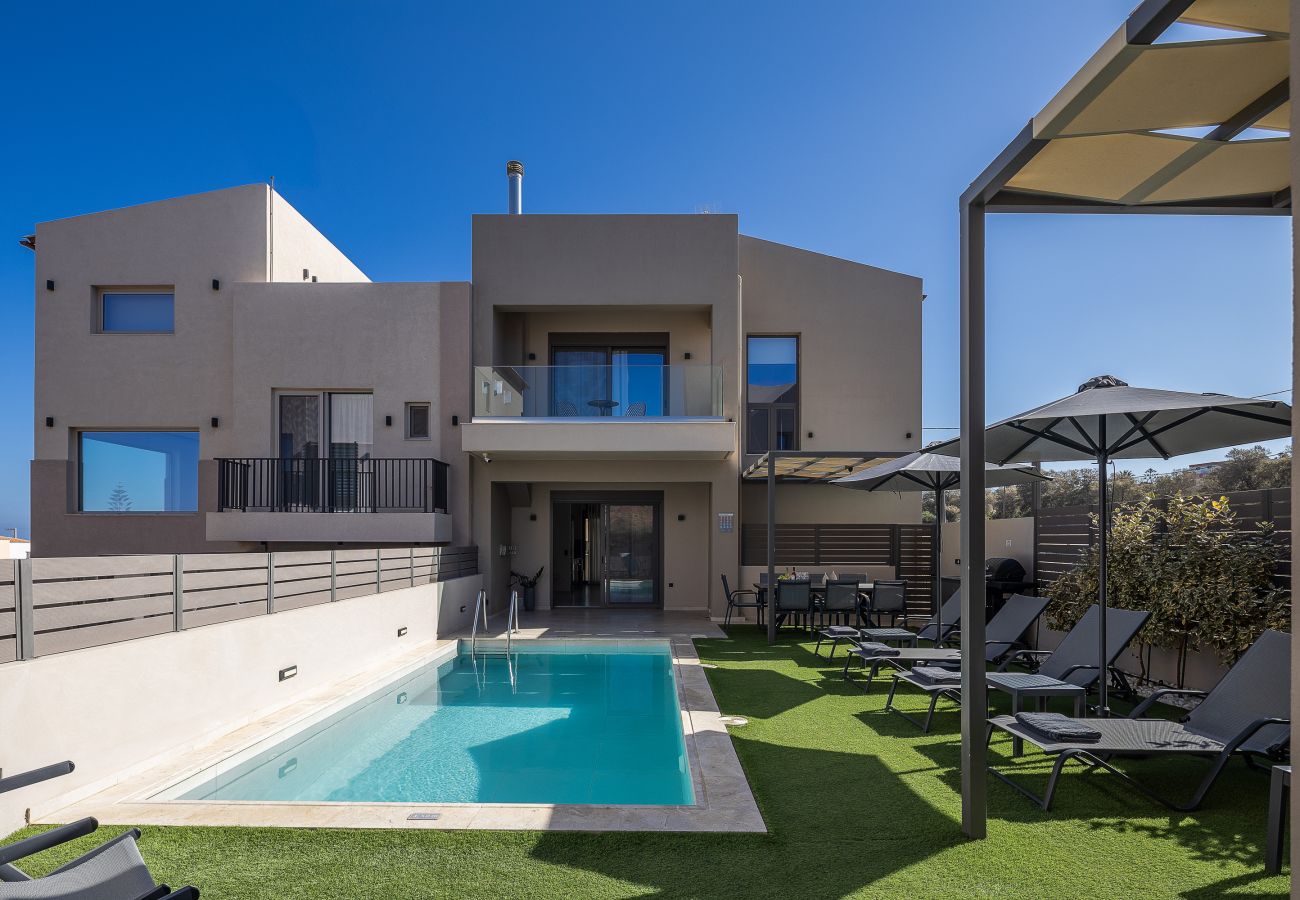 Villa in Panormo - Brand new modern villa, no car needed!