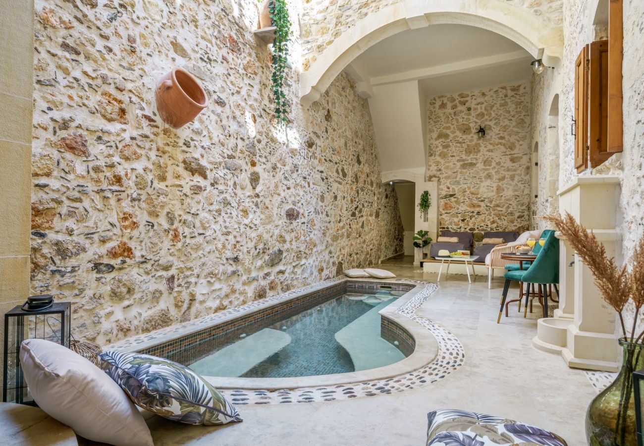 Villa in Panormo - Kamares Villa, a 1912 stonebuilt estate with heated pool! 