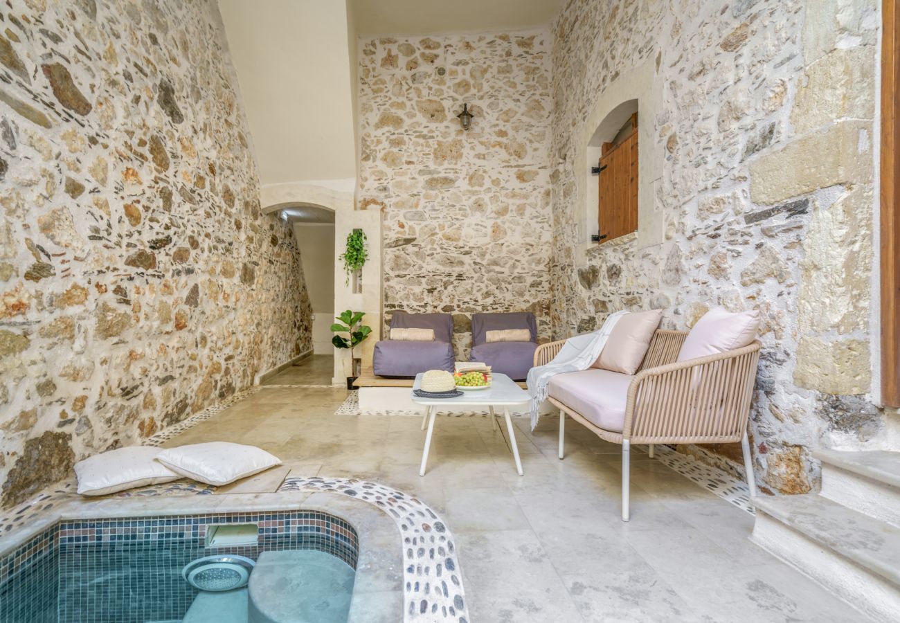 Villa in Panormo - Kamares Villa, a 1912 stonebuilt estate with heated pool! 