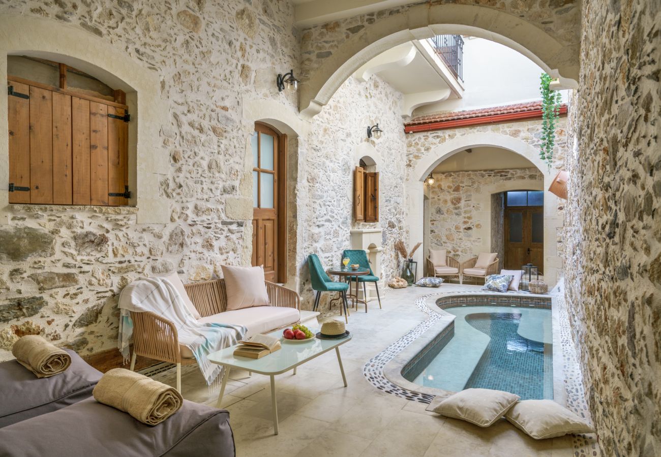 Villa in Panormo - Kamares Villa, a 1912 stonebuilt estate with heated pool! 