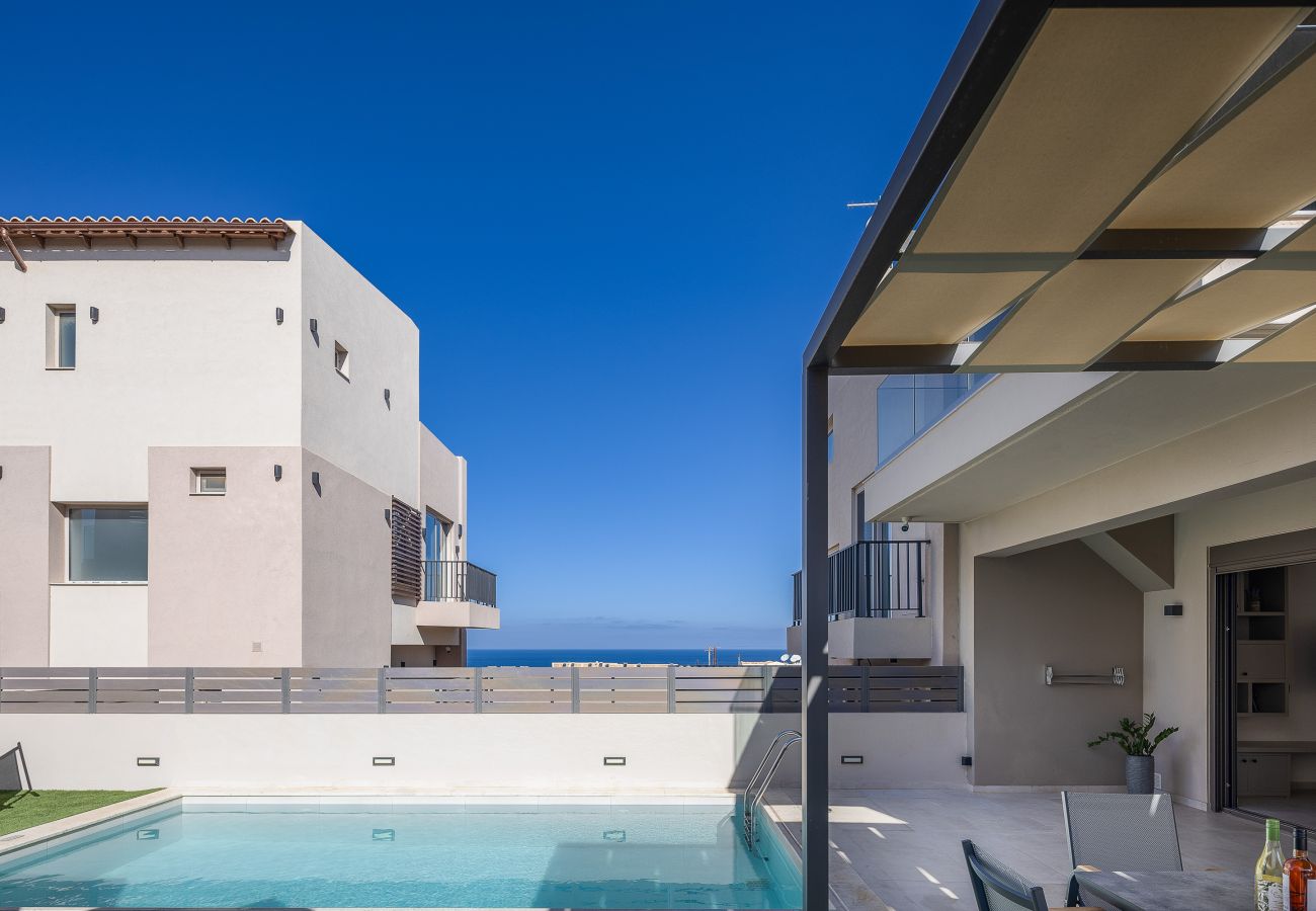 Villa in Panormo - Walking distance from the beach, villa complex with 2 pools!