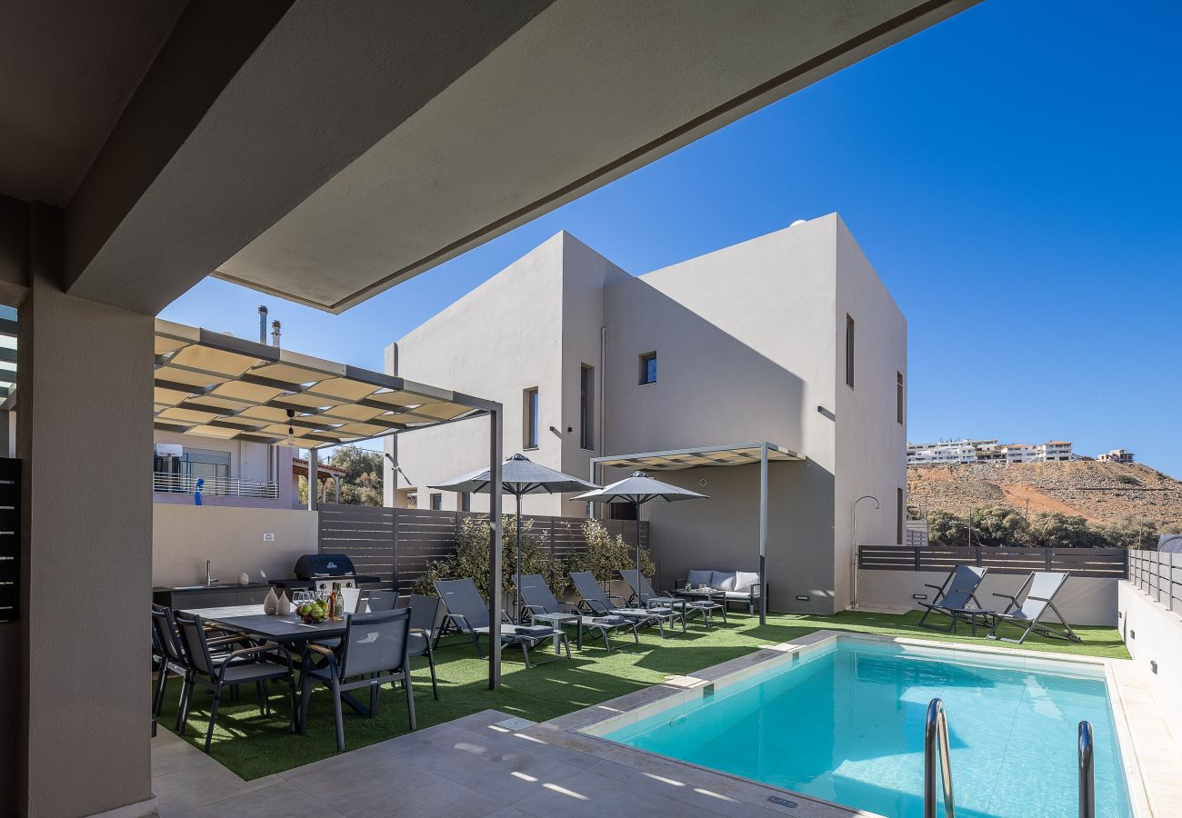 Villa in Panormo - Walking distance from the beach, villa complex with 2 pools!