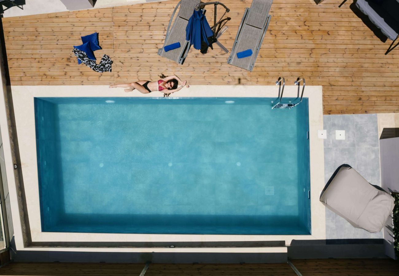Villa in Archontiki - Stylish Villa with Heated Pool, Jacuzzi, Gym & Superb Views