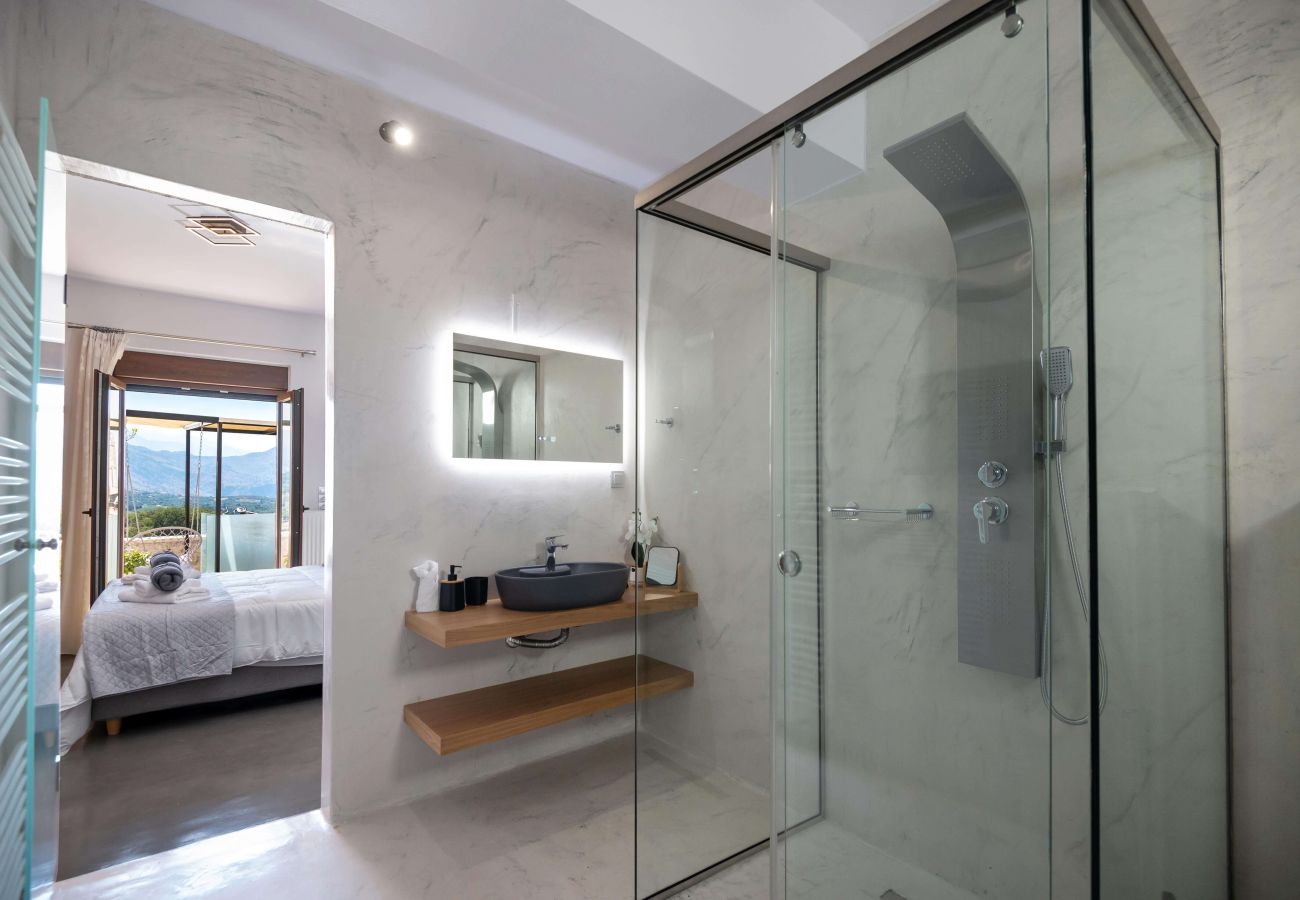 Villa in Archontiki - Stylish Villa with Heated Pool, Jacuzzi, Gym & Superb Views