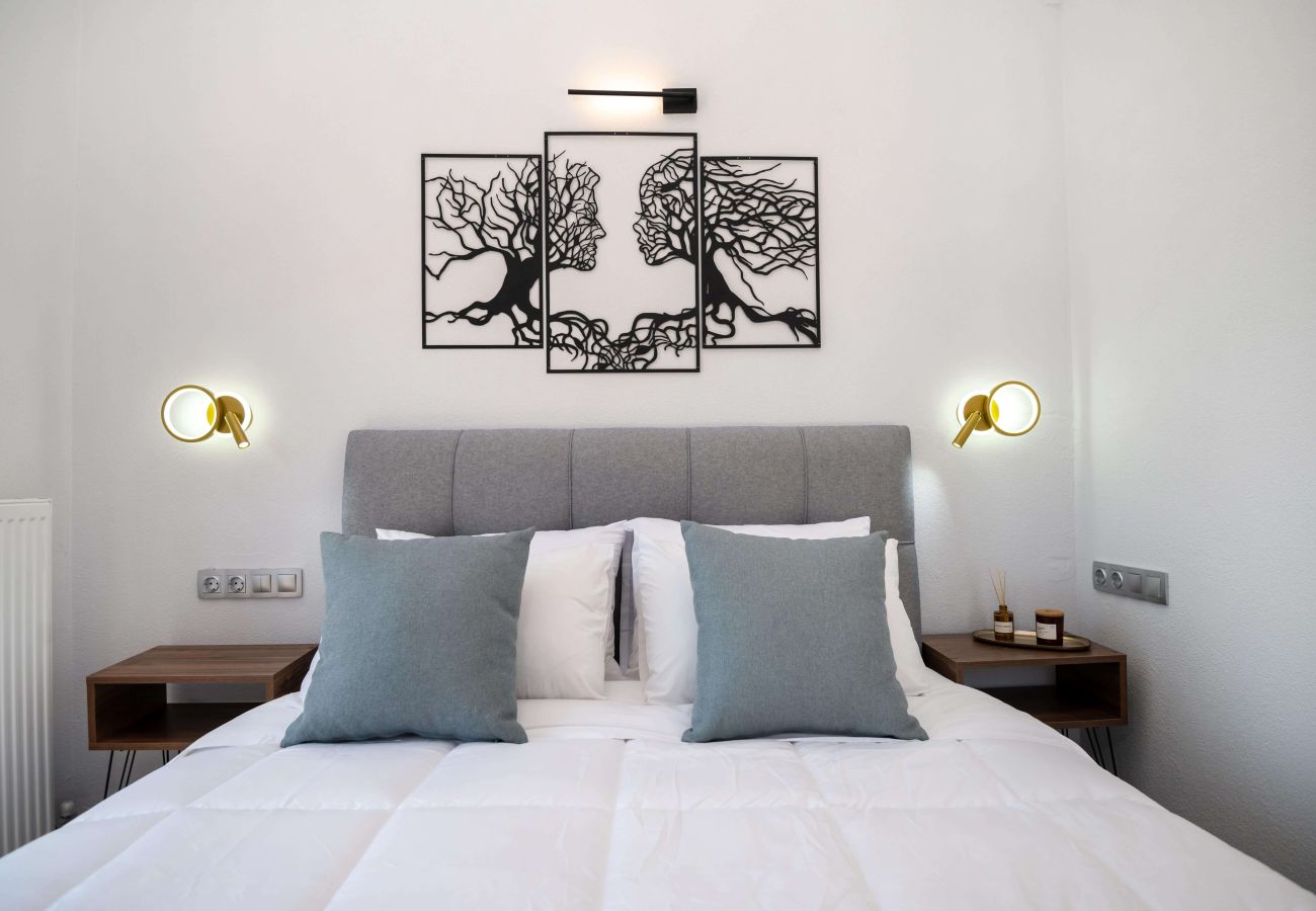 Villa in Archontiki - Stylish Villa with Heated Pool, Jacuzzi, Gym & Superb Views