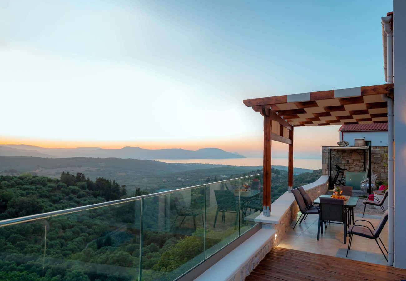 Villa in Archontiki - Stylish Villa with Heated Pool, Jacuzzi, Gym & Superb Views