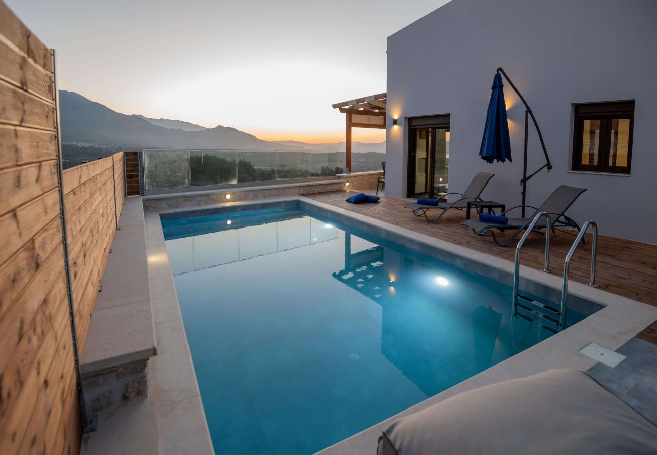 Villa in Archontiki - Stylish Villa with Heated Pool, Jacuzzi, Gym & Superb Views