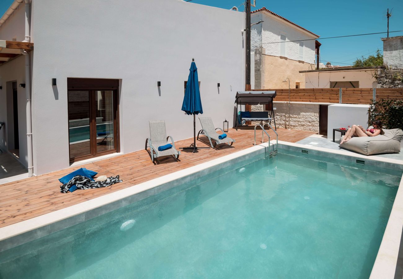 Villa in Archontiki - Stylish Villa with Heated Pool, Jacuzzi, Gym & Superb Views