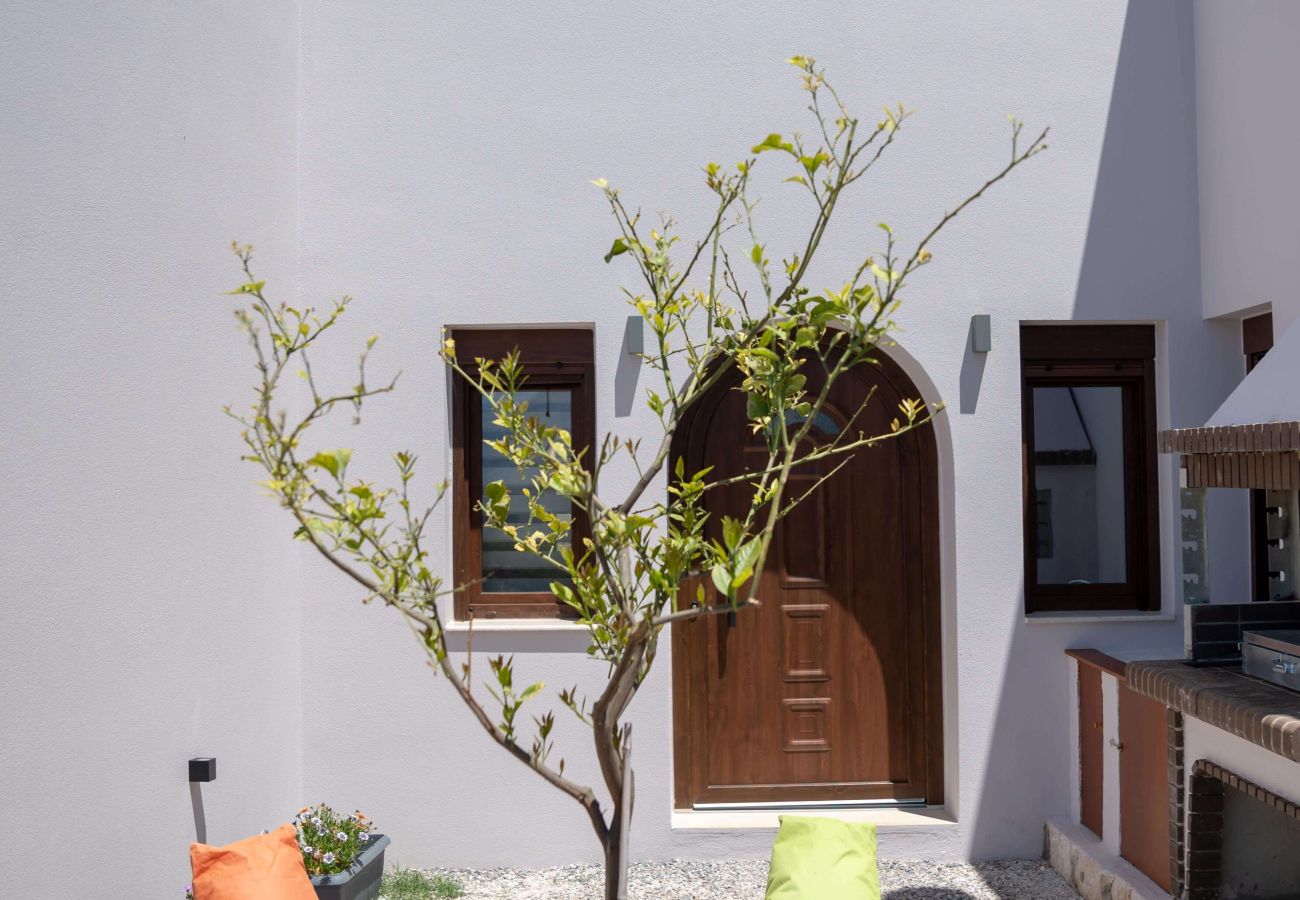 Villa in Archontiki - Stylish Villa with Heated Pool, Jacuzzi, Gym & Superb Views