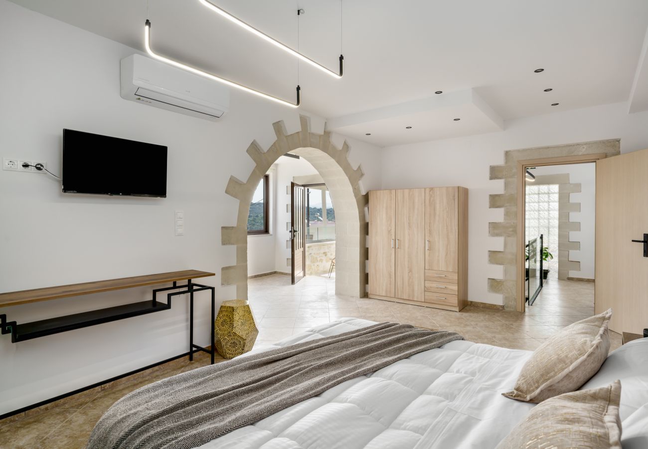 Villa in Kato Poros - Villa Angelo | Bohemian Stone Escape with Pool near Rethymno