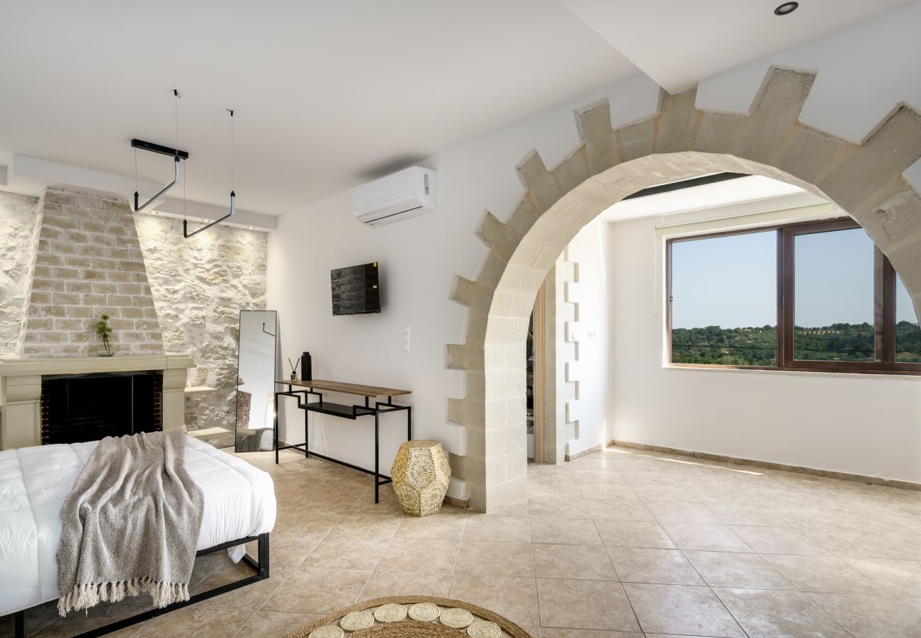 Villa in Kato Poros - Villa Angelo | Bohemian Stone Escape with Pool near Rethymno